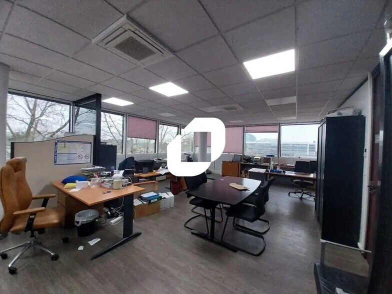 Bureau dans Guyancourt à louer - Photo de l’immeuble – Image 3 sur 7
