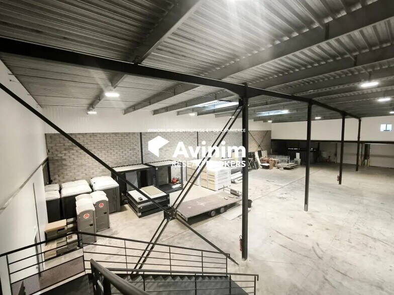 Industriel/Logistique dans Buc à louer - Photo de l’immeuble – Image 3 sur 5