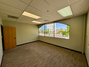 4970 El Camino Real, Los Altos, CA à louer Photo intérieure– Image 2 sur 5