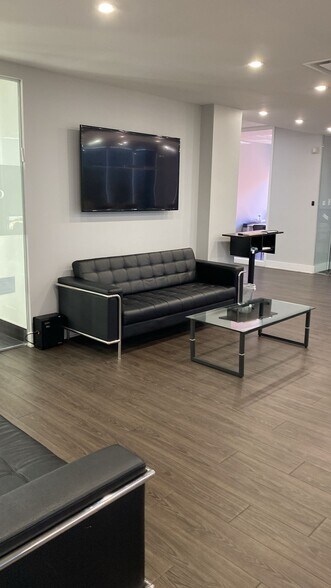 6232 N Pulaski Rd, Chicago, IL à louer - Photo intérieure – Image 2 sur 18