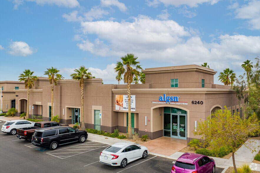 6240 N Durango Dr, Las Vegas, NV à louer - Photo de l’immeuble – Image 2 sur 4
