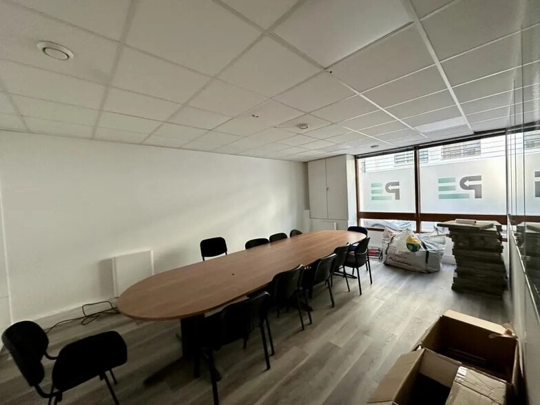 Local commercial dans Levallois-Perret à louer - Photo de l’immeuble – Image 3 sur 8
