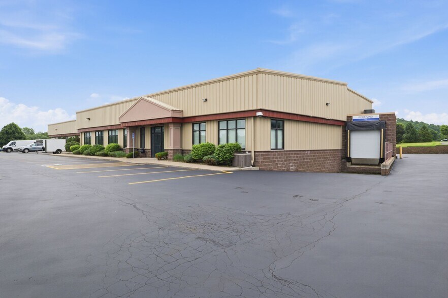 7910 Rae Blvd, Victor, NY à vendre - Photo de l’immeuble – Image 3 sur 13