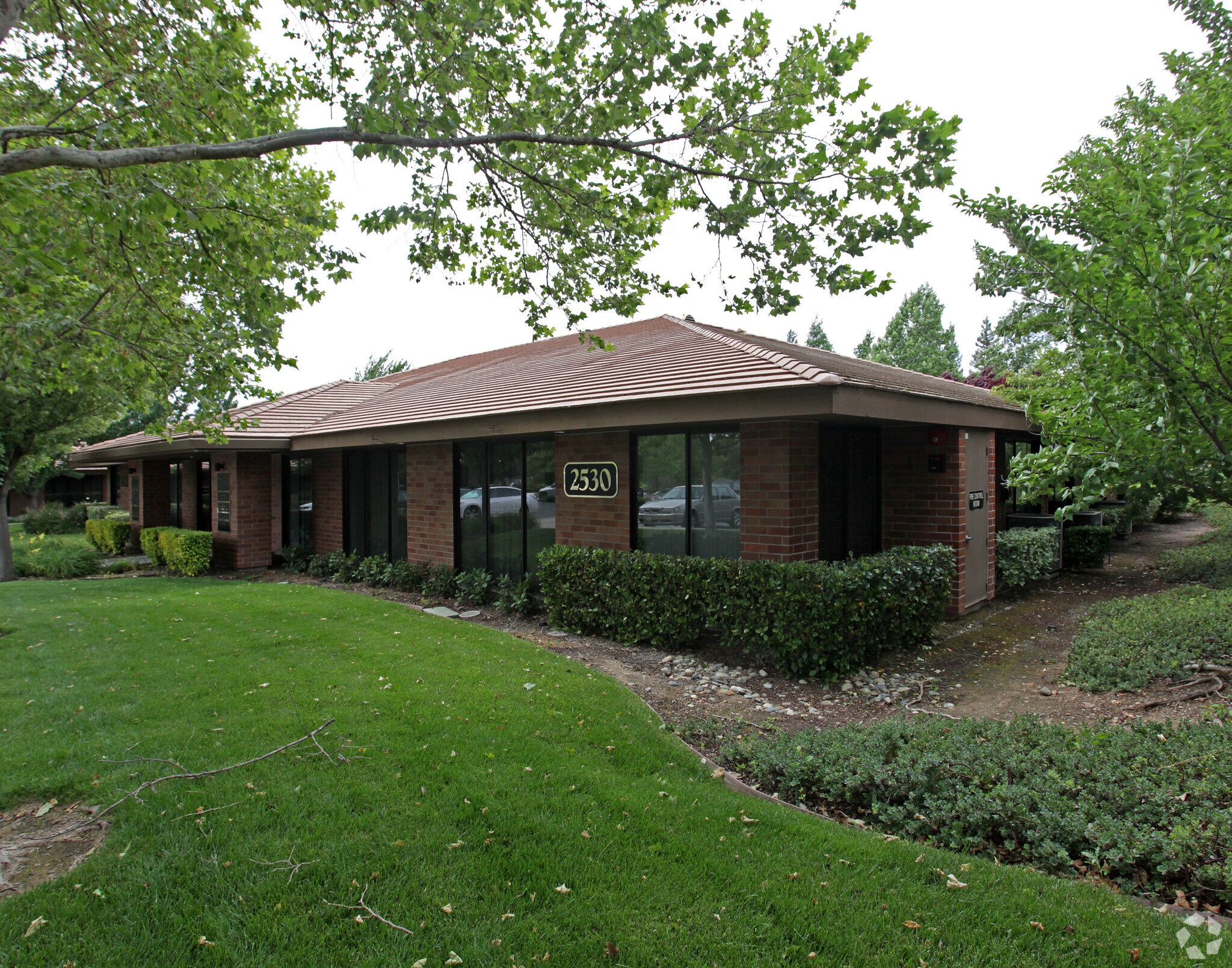 2530 Douglas Blvd, Roseville, CA à louer Photo principale– Image 1 sur 4