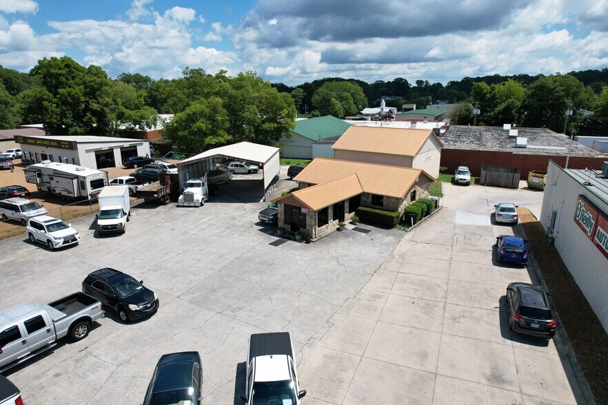 608 N Glenwood Ave, Dalton, GA à vendre - Photo principale – Image 1 sur 21