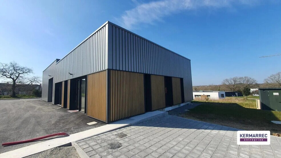 Local d'activités dans Séné à vendre - Photo de l’immeuble – Image 2 sur 9