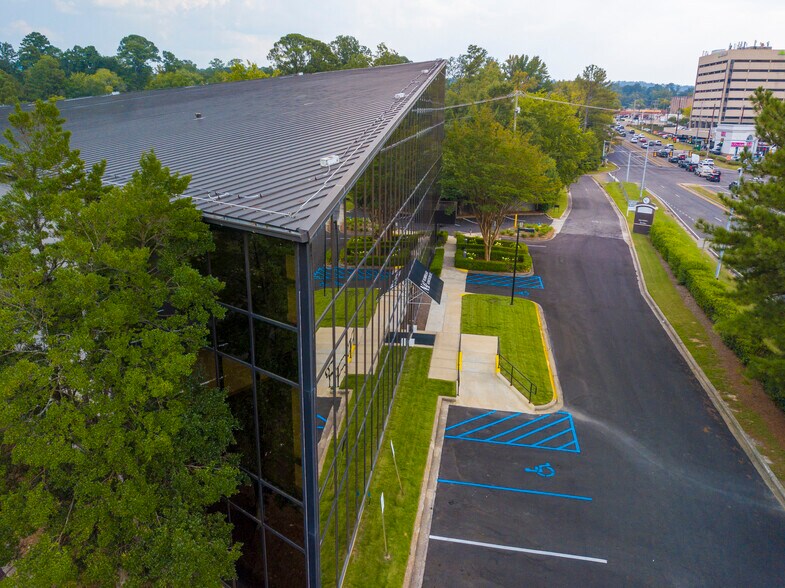 2700 Rogers Dr, Birmingham, AL à louer - Photo de l’immeuble – Image 3 sur 7