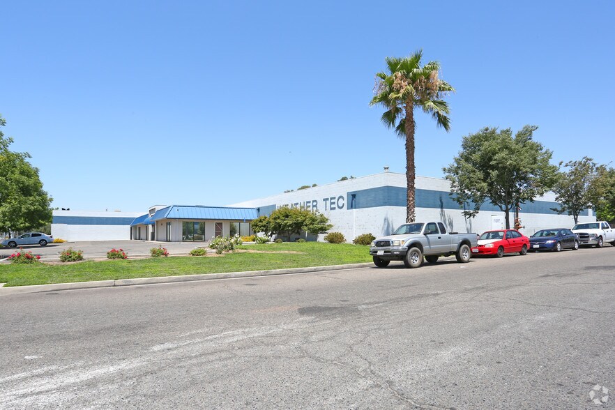 5645 E Clinton Ave, Fresno, CA à louer - Photo principale – Image 3 sur 37
