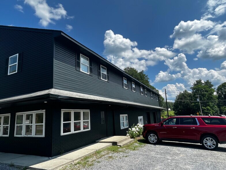3700 US-44, Millbrook, NY à louer - Photo de l’immeuble – Image 1 sur 4