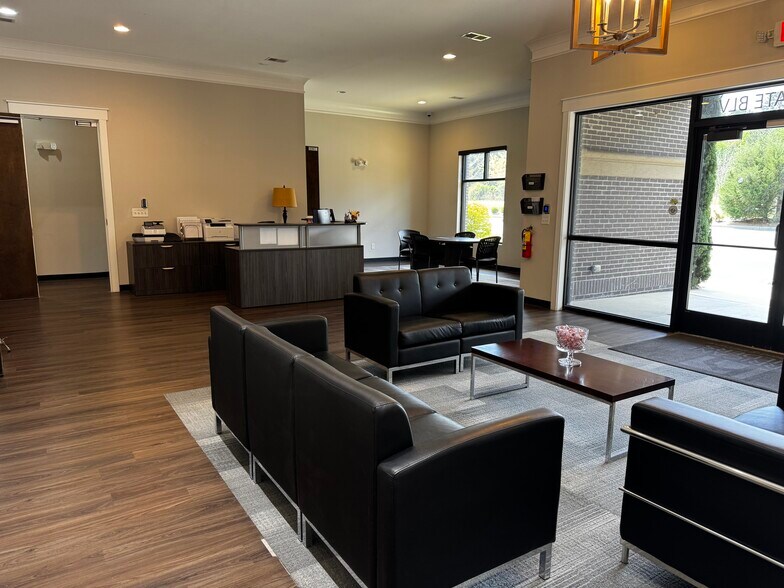 100 Corporate Blvd, West Columbia, SC à louer - Photo de l’immeuble – Image 3 sur 28