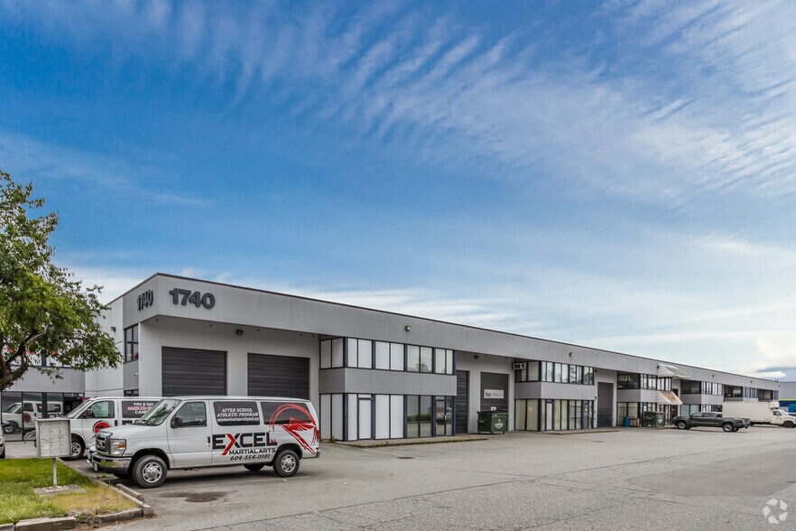 1740 Broadway St, Port Coquitlam, BC à louer - Photo de l’immeuble – Image 3 sur 5