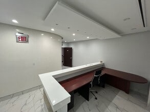 2500 E Hallandale Beach Blvd, Hallandale Beach, FL à louer Photo de l’immeuble– Image 2 sur 5