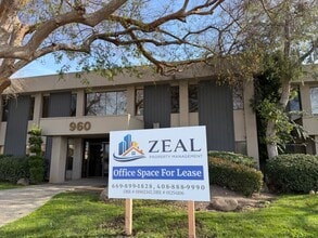 960 Saratoga Ave, San Jose, CA à louer Photo de l’immeuble– Image 1 sur 3