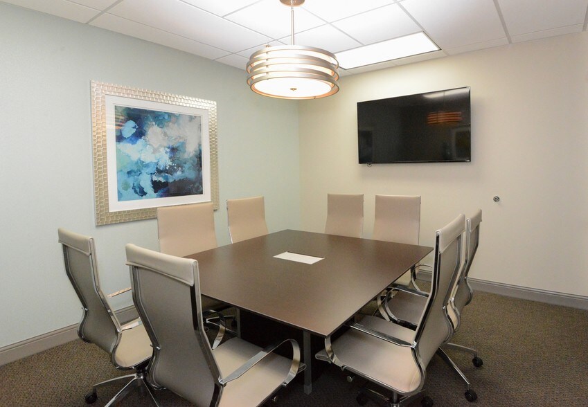 3903 Northdale Blvd, Tampa, FL à louer - Photo intérieure – Image 3 sur 46