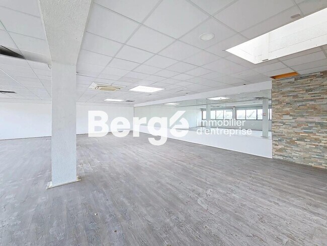 Plus de détails pour Bureau à vendre
