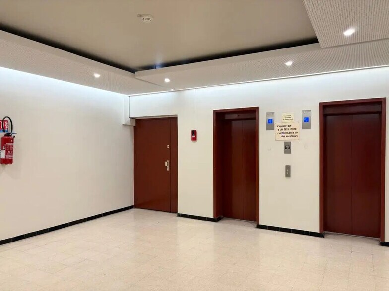 Local commercial dans Paris à vendre - Photo de l’immeuble – Image 1 sur 5
