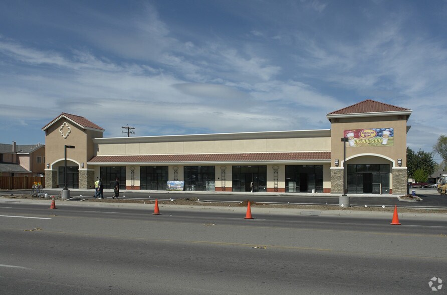 1060 E Pacheco Blvd, Los Banos, CA à louer - Photo de l’immeuble – Image 2 sur 5