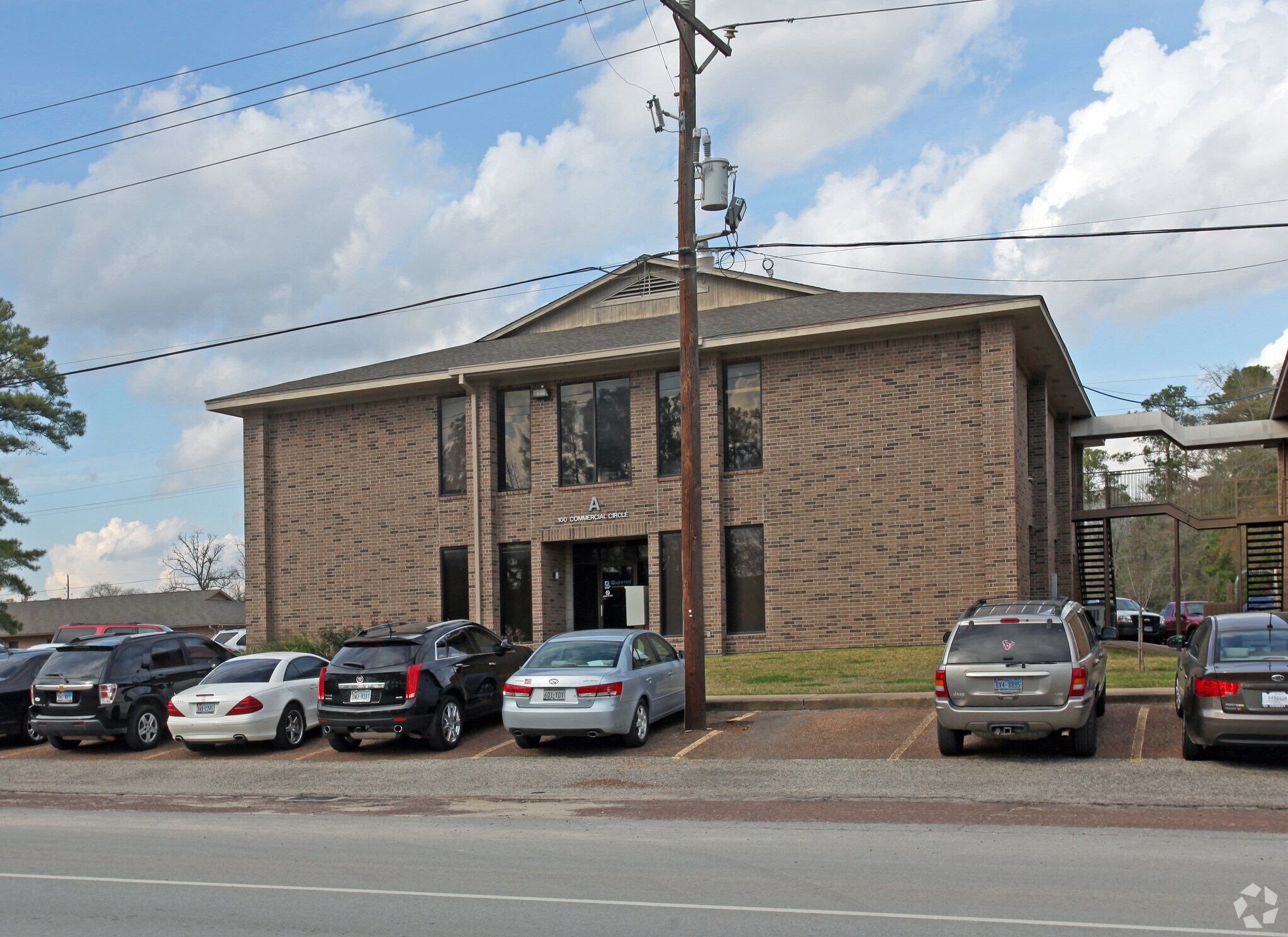 100 Commercial Cir, Conroe, TX à vendre Photo de l’immeuble– Image 1 sur 2
