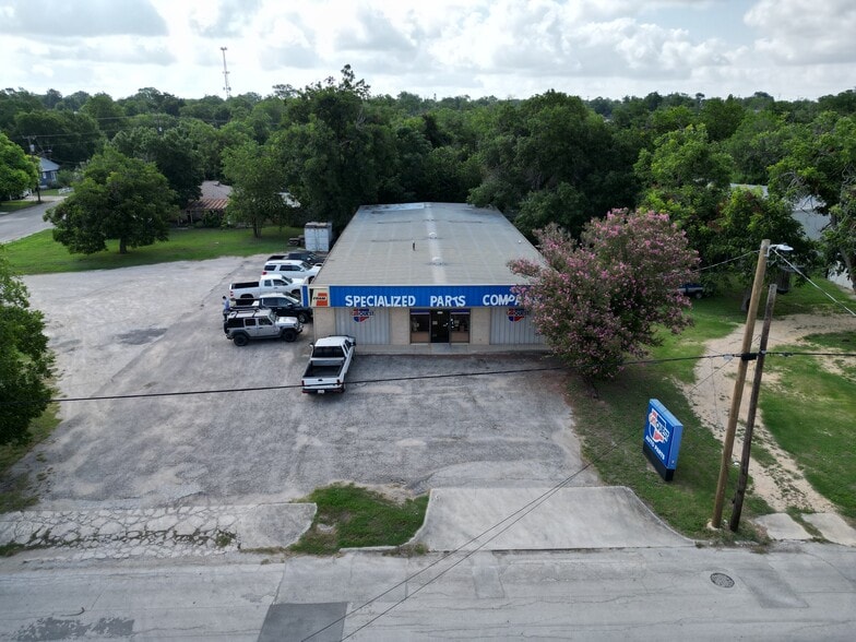 1413 W San Antonio St, New Braunfels, TX à vendre - Photo principale – Image 1 sur 30