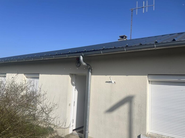 Local d'activités dans Bouloire à vendre - Photo de l’immeuble – Image 3 sur 11