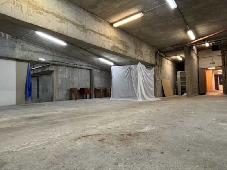 Bureau dans Courbevoie à vendre - Photo de l’immeuble – Image 3 sur 15