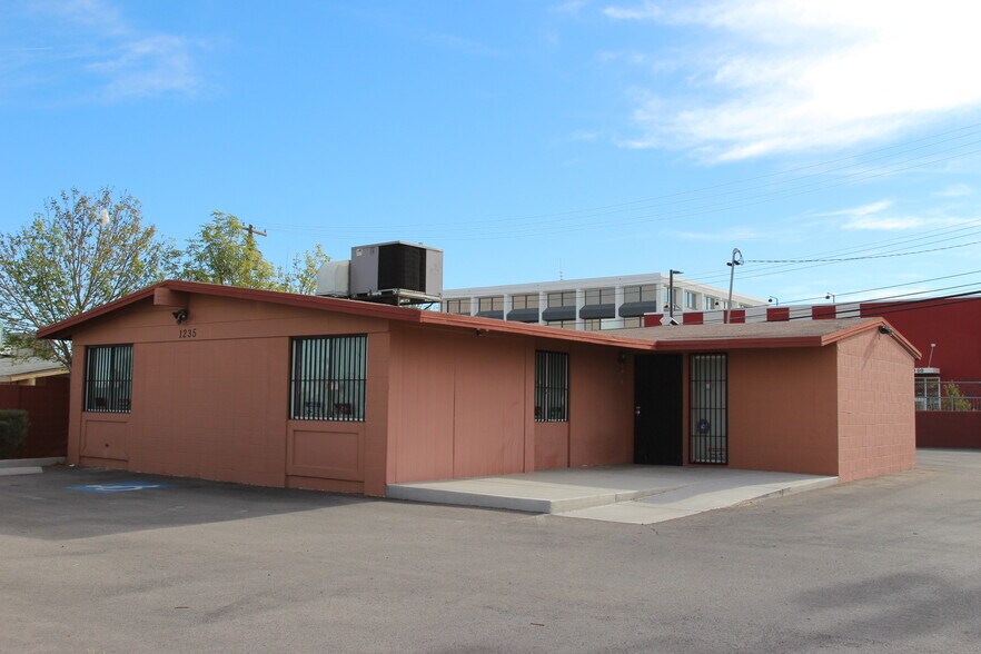 1235 Laguna Ave, Las Vegas, NV à vendre - Photo de l’immeuble – Image 2 sur 13