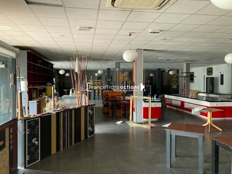 Local commercial dans Roques à louer - Photo intérieure – Image 1 sur 3