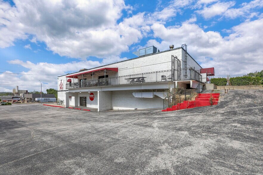 330 E 135th St, Kansas City, MO à vendre - Photo de l’immeuble – Image 3 sur 93