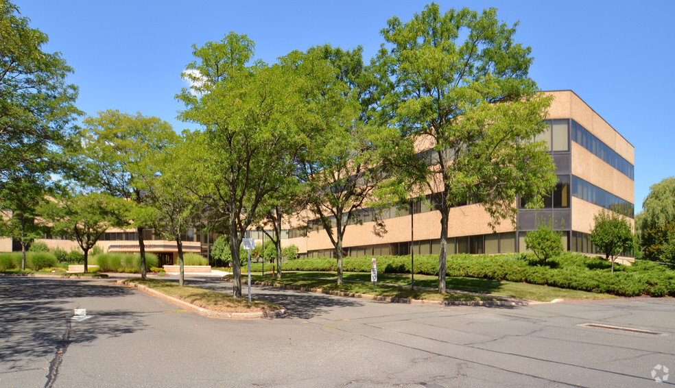 433 S Main St, West Hartford, CT à louer - Photo de l’immeuble – Image 1 sur 9