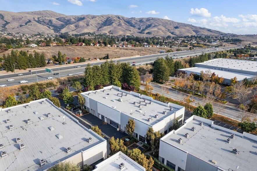 809-837 Corporate Way, Fremont, CA à vendre - Photo de l’immeuble – Image 2 sur 34