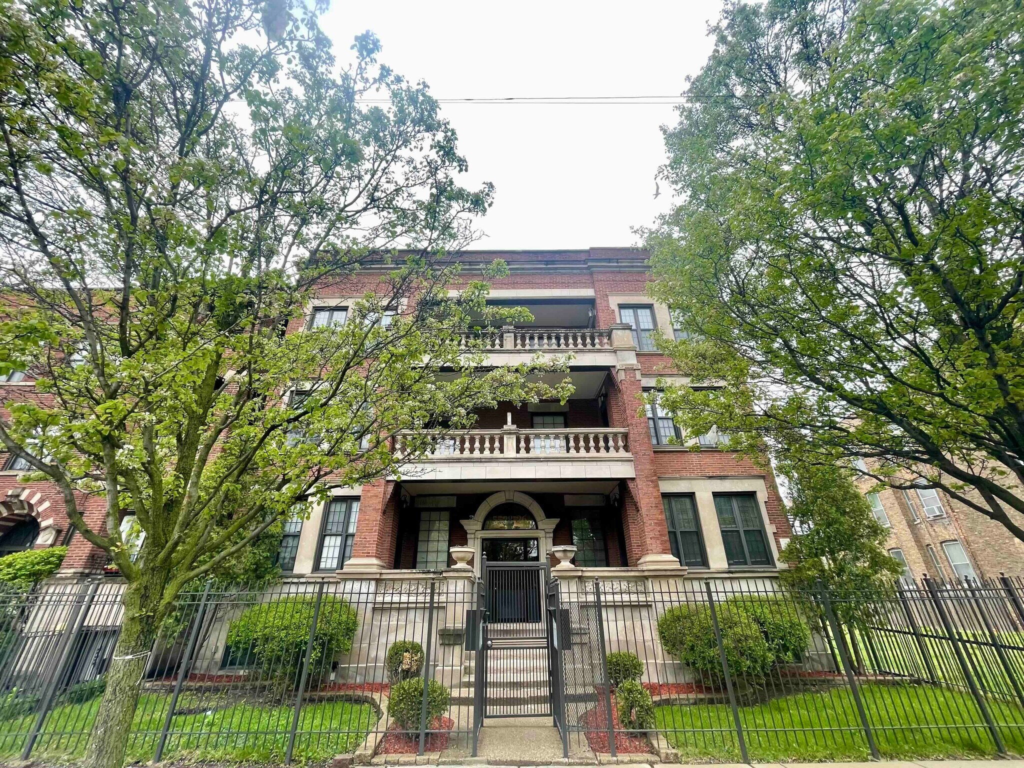 5526 S Indiana Ave, Chicago, IL à vendre Photo de l’immeuble– Image 1 sur 19