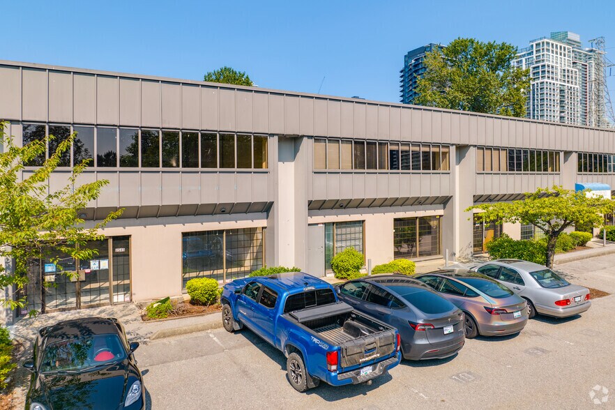 2505-2575 Eastbrook Pky, Burnaby, BC à louer - Photo de l’immeuble – Image 3 sur 5