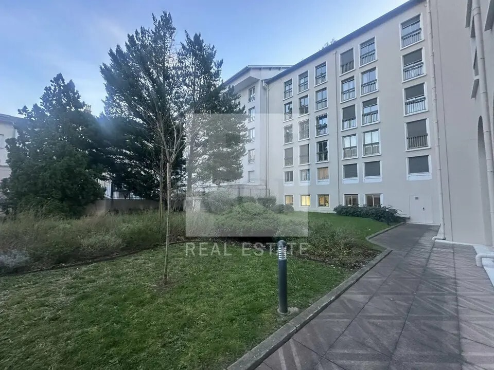 Local commercial dans Lyon à louer Photo de l’immeuble– Image 1 sur 13