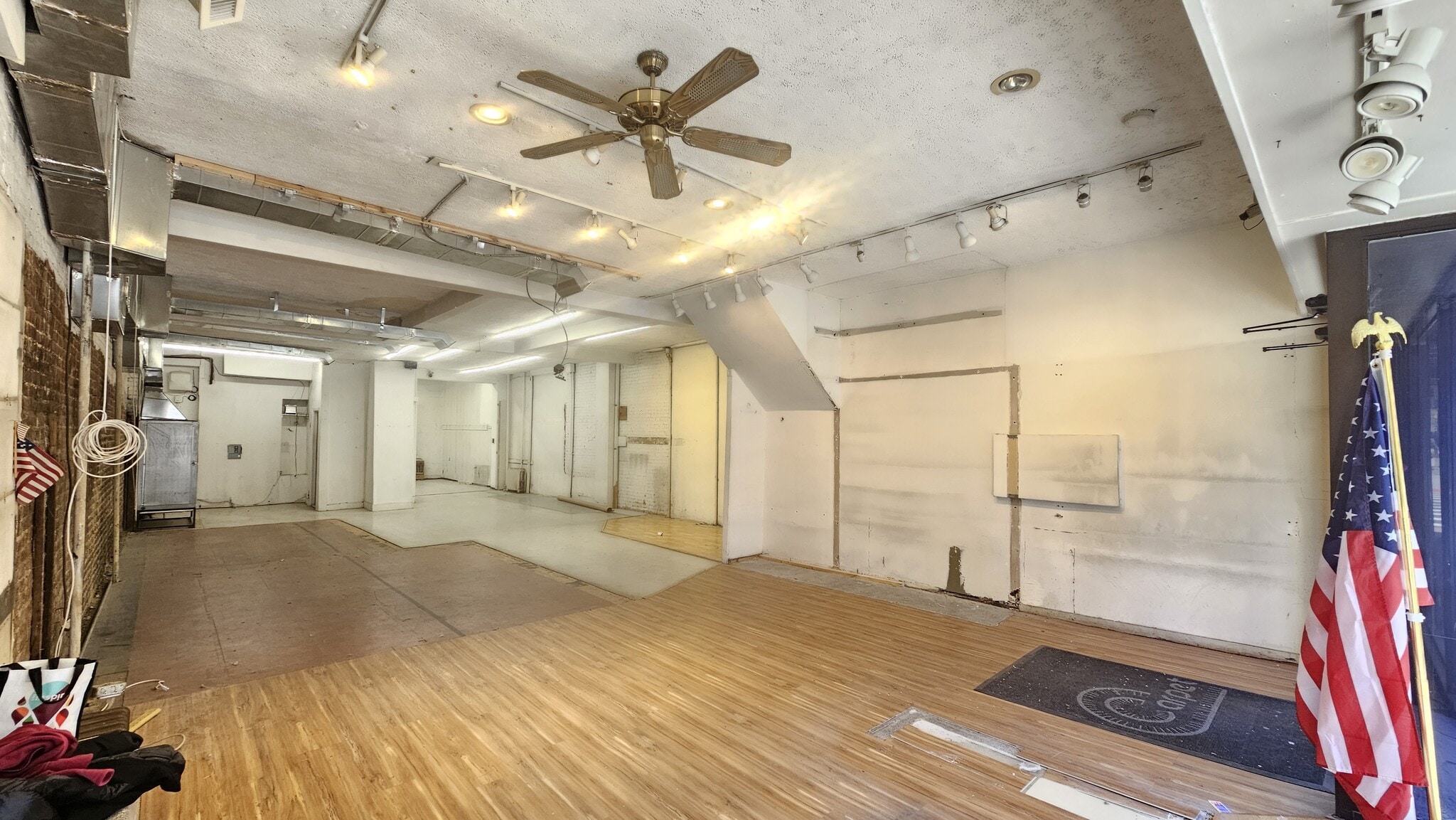 1492 1st Ave, New York, NY à louer Photo intérieure– Image 1 sur 4