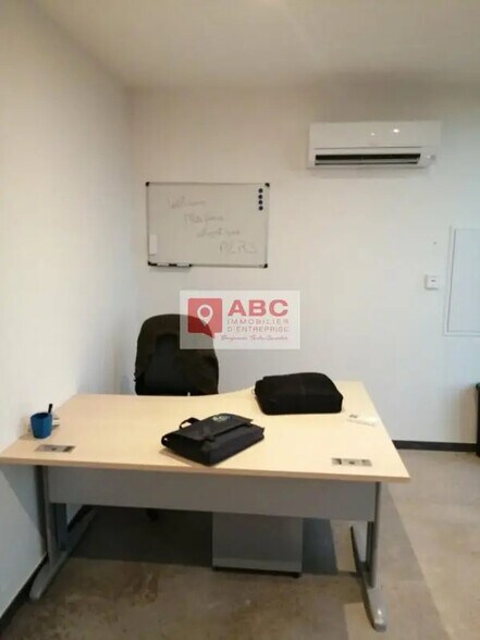 Local d’activités dans Vailhauquès à louer - Photo intérieure – Image 2 sur 3