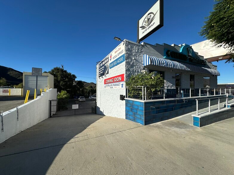 7616 Foothill Blvd, Tujunga, CA à vendre - Photo de l’immeuble – Image 3 sur 15