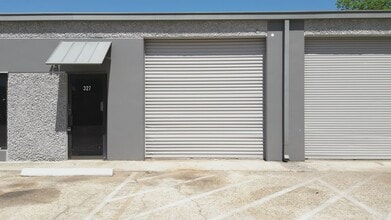 1300 S Frazier St, Conroe, TX à louer - Vidéo sur l’annonce professionnelle 