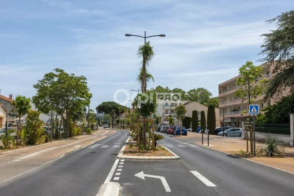 Local commercial dans La Seyne-sur-Mer à louer Photo de l’immeuble– Image 1 sur 2
