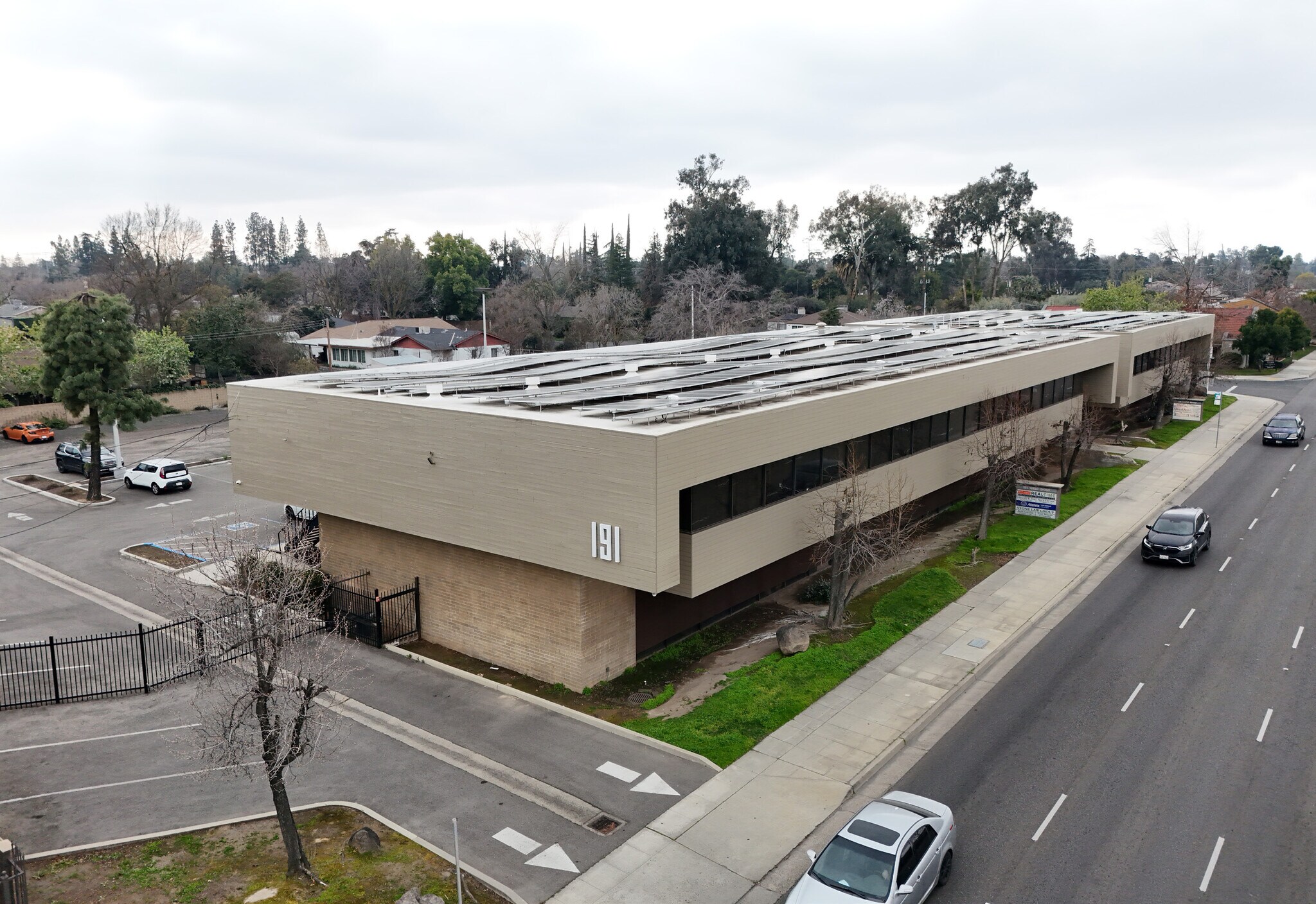 191 W Shaw Ave, Fresno, CA à louer Photo de l’immeuble– Image 1 sur 14