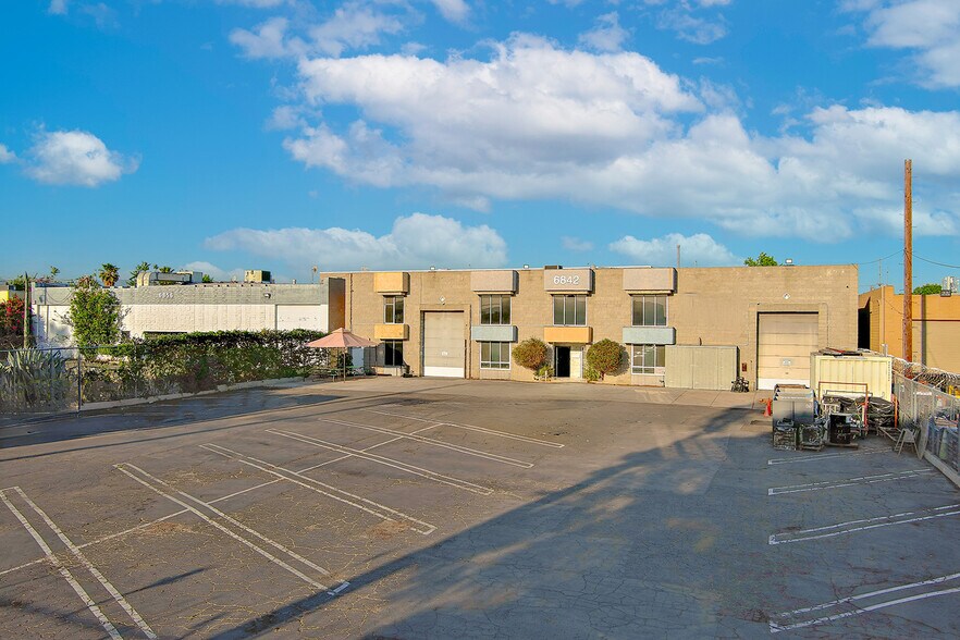 6846 Valjean Ave, Van Nuys, CA à vendre - Photo de l’immeuble – Image 3 sur 16