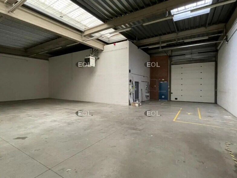 Local d’activités dans Chambly à louer - Photo de l’immeuble – Image 2 sur 6