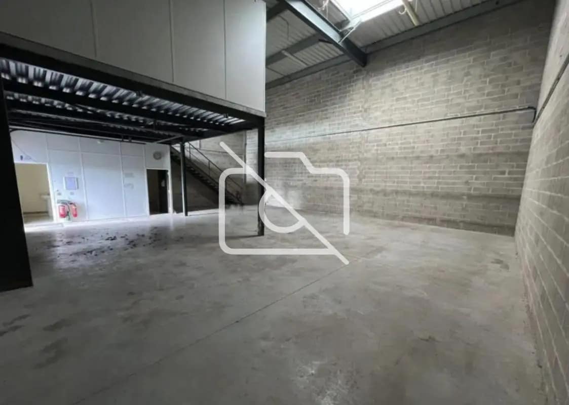 Industriel/Logistique dans Le Perray-en-Yvelines à louer Photo intérieure– Image 1 sur 3