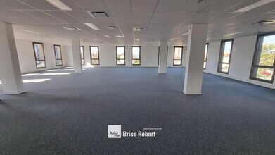 Bureau dans Décines-Charpieu à louer Photo intérieure– Image 2 sur 6