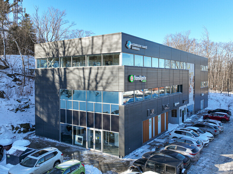 700 Av Taniata, Lévis, QC à louer - Photo principale – Image 1 sur 5
