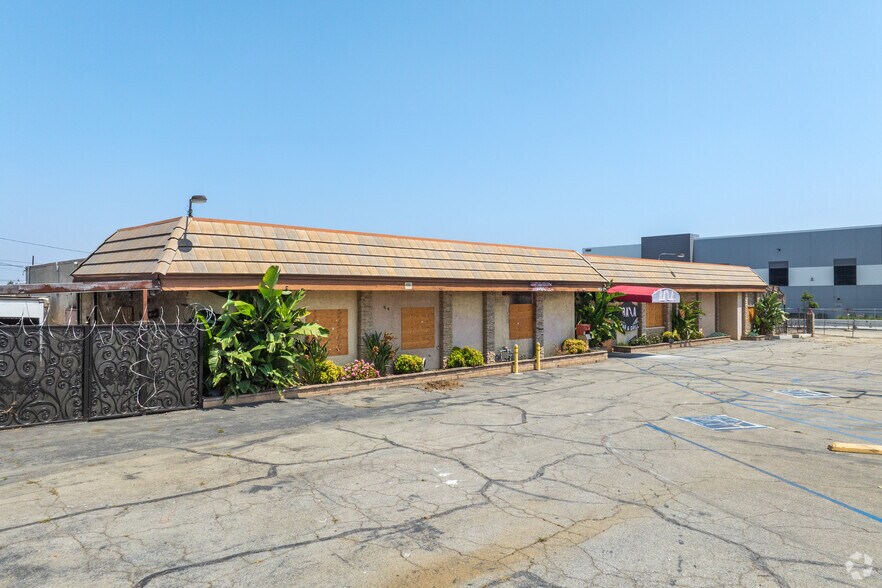 1542 W Holt Blvd, Ontario, CA à vendre - Photo de l’immeuble – Image 1 sur 19