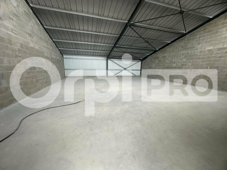 Industriel/Logistique dans Saubrigues à louer - Photo intérieure – Image 1 sur 3