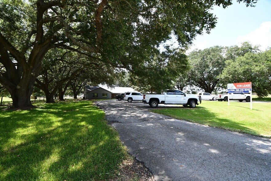 34507 FM 1093, Simonton, TX à louer - Photo de l’immeuble – Image 2 sur 102