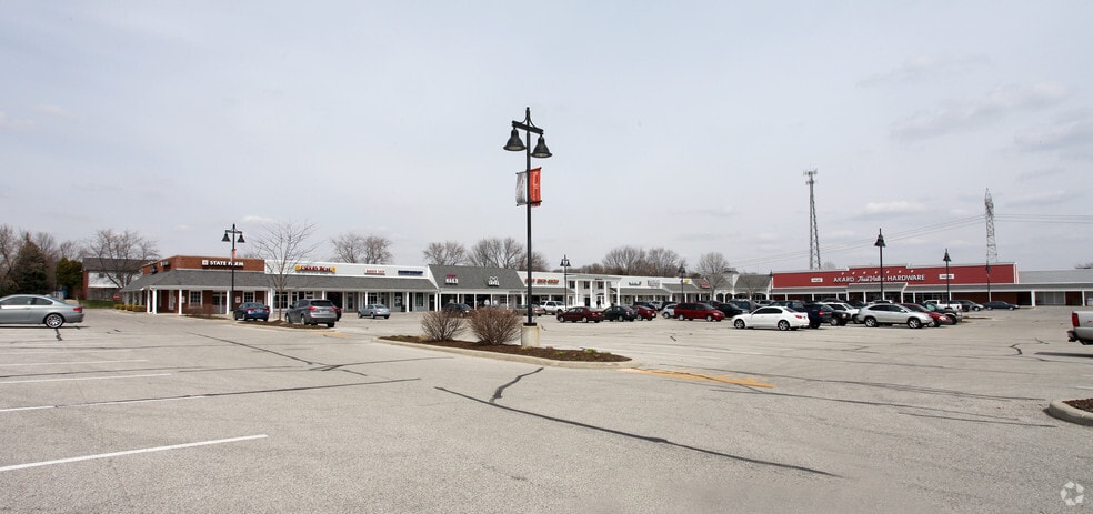 25-75 W Boone Vlg, Zionsville, IN à louer - Photo principale – Image 1 sur 5
