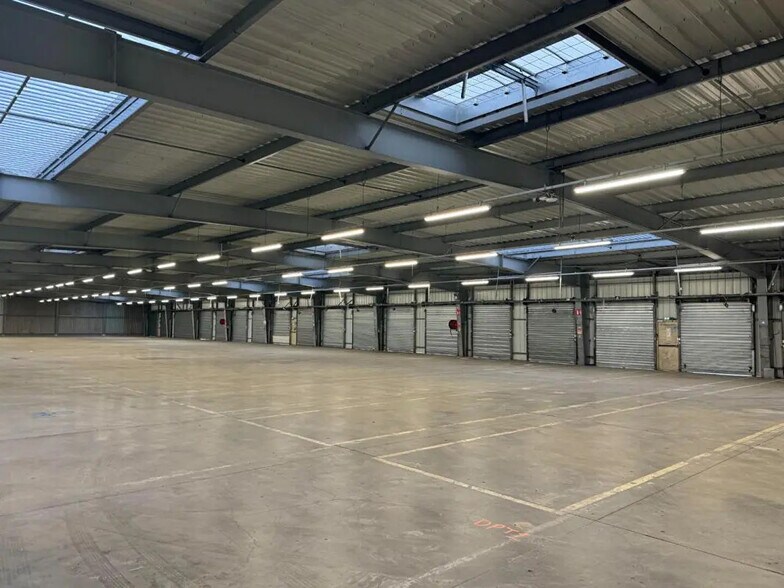 Local d'activités dans Ennery à vendre - Photo de l’immeuble – Image 3 sur 6