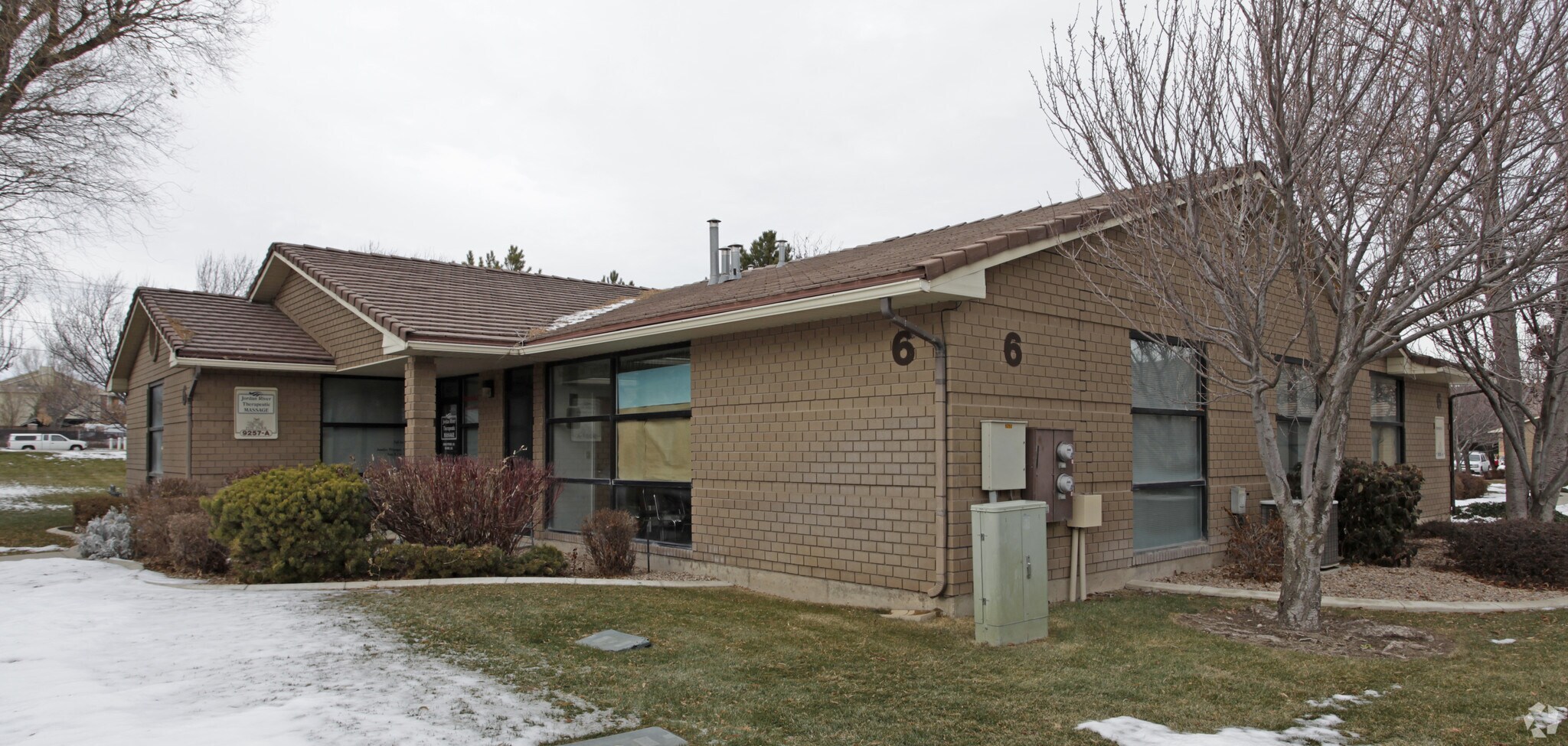 9255-9257 S Redwood Rd, West Jordan, UT à louer Photo principale– Image 1 sur 3